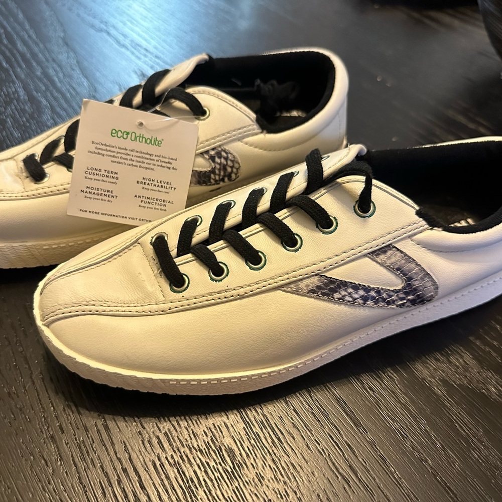 New! Leather Women’s Tretorn size 10